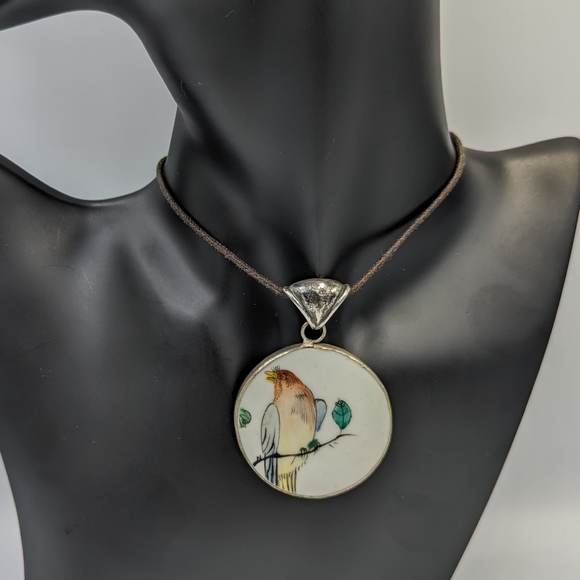Vintage/Antique Broken China Repurpose With sterling Hand painted Bird Pendant - Picture 5 of 10